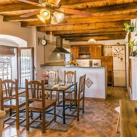 Pet Friendly Home In Hornachuelos With Kitchen 외부 사진