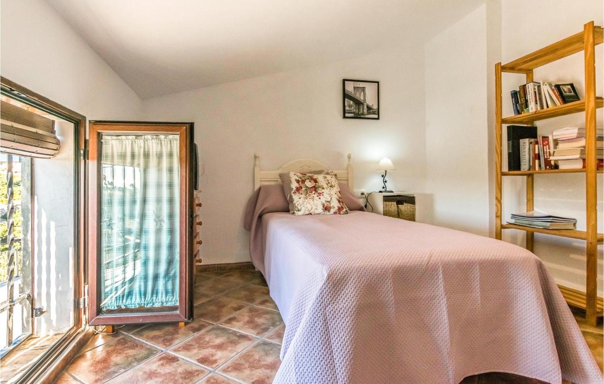 Pet Friendly Home In Hornachuelos With Kitchen 외부 사진